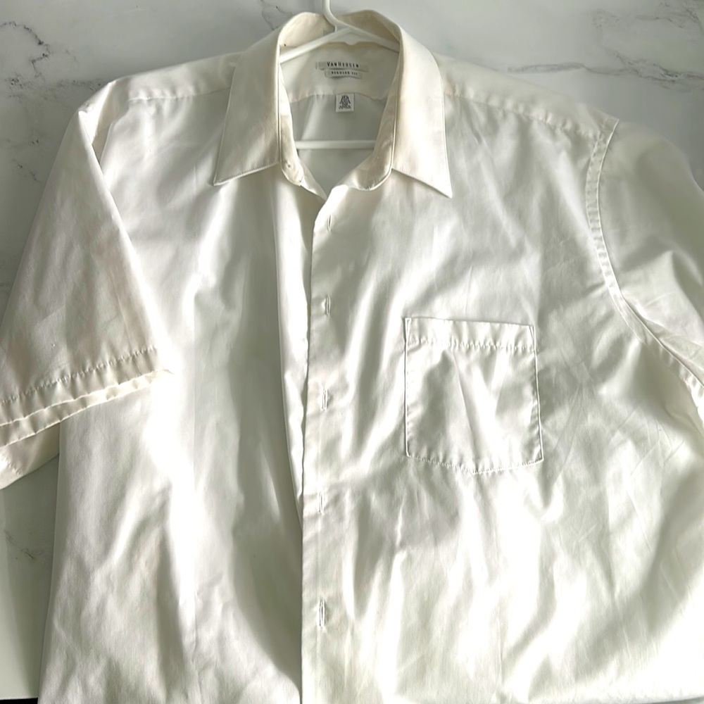 Men’s White Van Heusen Short Sleeve Dress shirt. Size 18.5 neck. Like new.